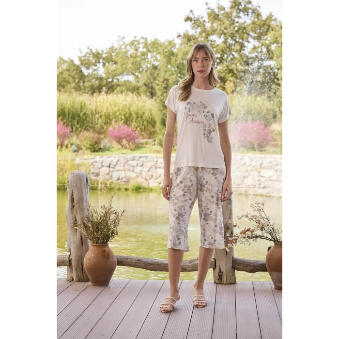 Çiçek Desenli Ve Baskılı you Are Awesome Kapri Takımı