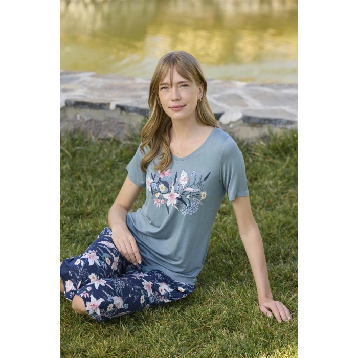 Çiçek Ve Yaprak Desenli Ve Baskılı Kapri Takımı