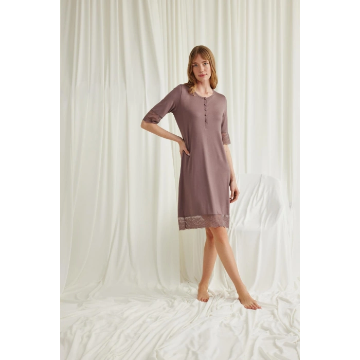 Dantel Detaylı Kısa Kollu Ve Önü Düğmeli Gecelik