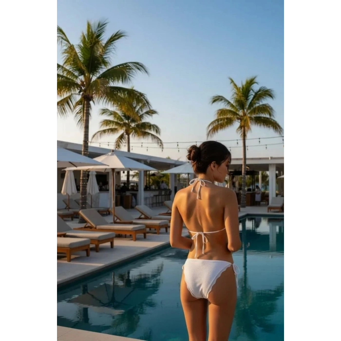 Kadın Beyaz Dantel Detaylı Pedli Boyun Ve Belden Bağlamalı Bikini Takımı