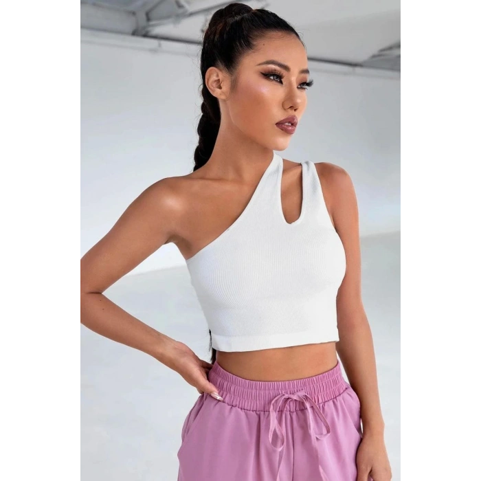 Kadın Beyaz Modern Fit Tek Omuz Cut Out Detaylı Crop Top Bluz