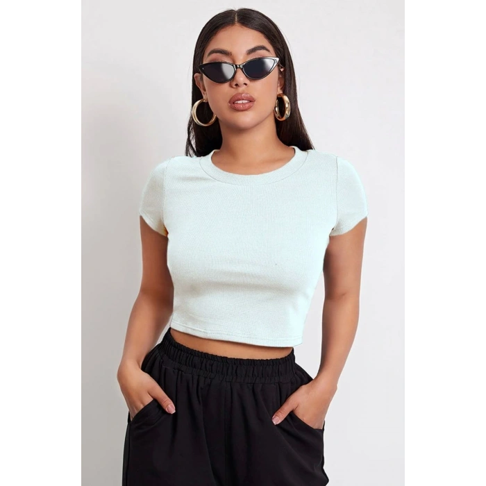 Kadın Beyaz Modern Fit Yuvarlak Yaka Crop Bluz