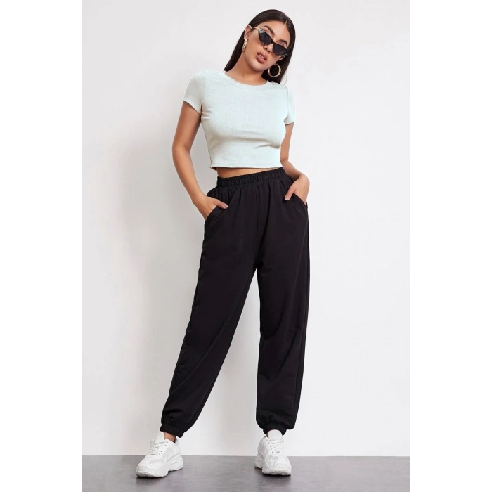 Kadın Beyaz Modern Fit Yuvarlak Yaka Crop Bluz