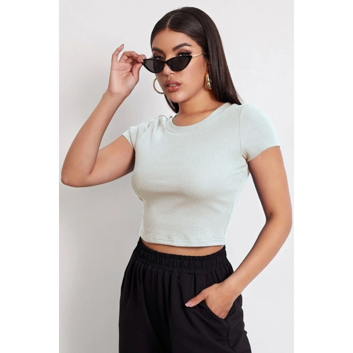 Kadın Beyaz Modern Fit Yuvarlak Yaka Crop Bluz