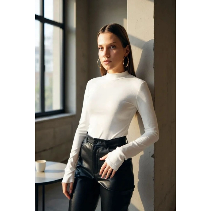 Kadın Beyaz Parmak Geçmeli Uzun Kollu Body Esnek Fit Bluz