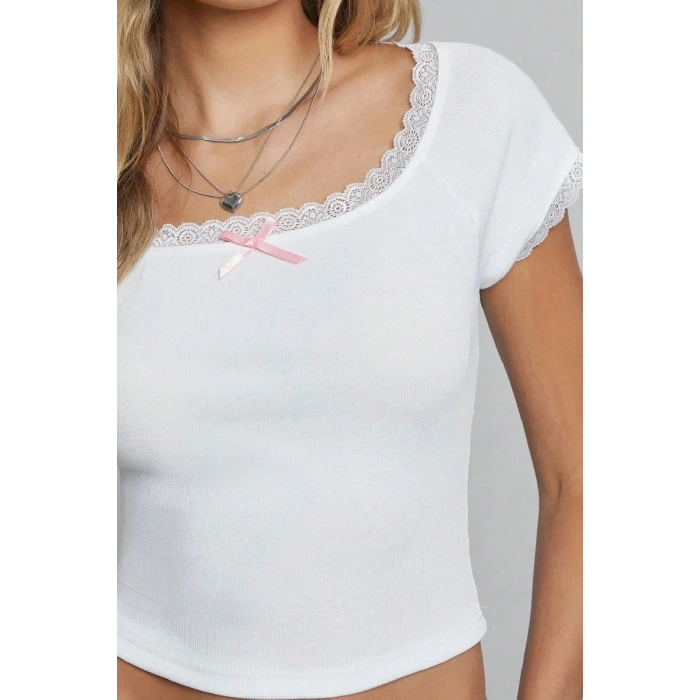Kadın Beyaz Premium Dantel Detaylı Fiyonk Aksesuarlı Crop Top Bluz