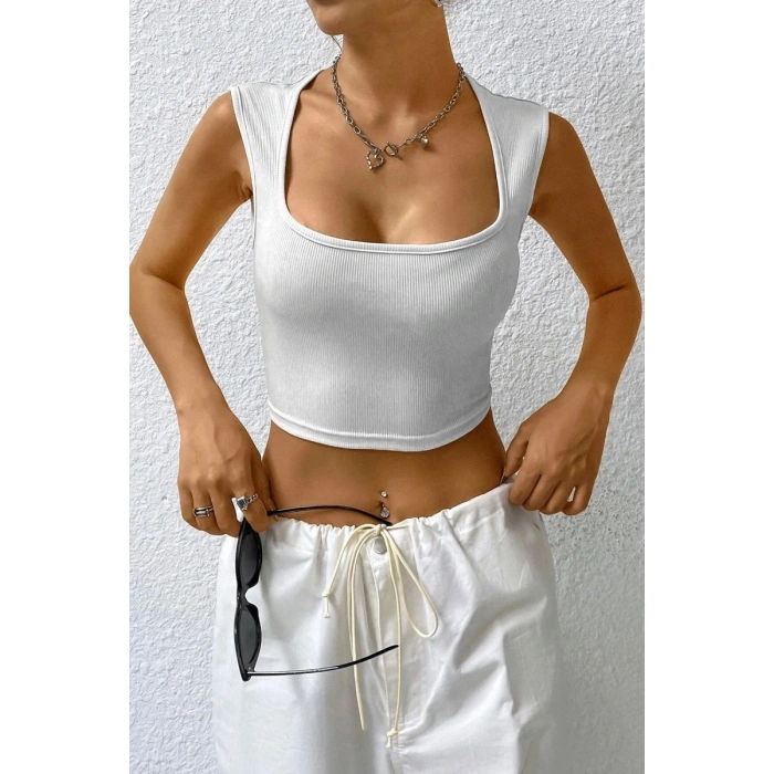 Kadın Beyaz Premium Görünümlü Kare Yaka Kalın Omuz Detaylı Crop Top Bluz