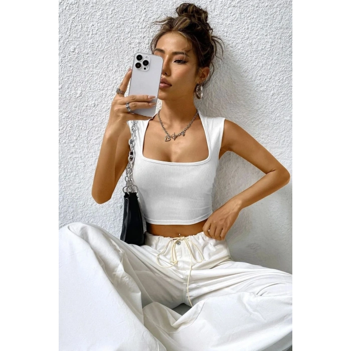 Kadın Beyaz Premium Görünümlü Kare Yaka Kalın Omuz Detaylı Crop Top Bluz