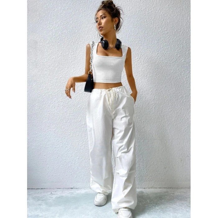 Kadın Beyaz Premium Görünümlü Kare Yaka Kalın Omuz Detaylı Crop Top Bluz