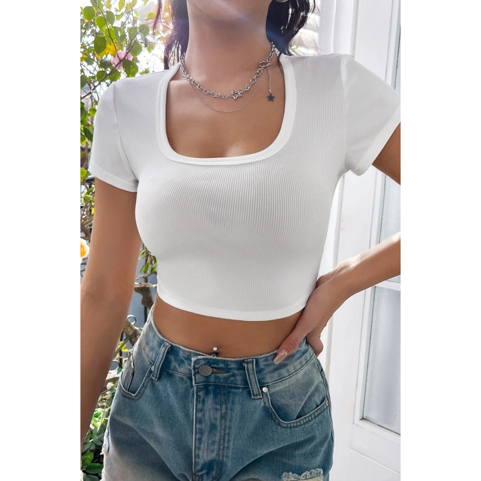 Kadın Beyaz Yarım Kol Düz Yaka Crop Top Bluz