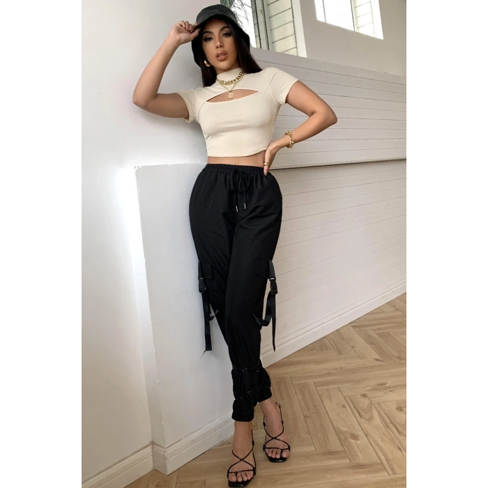 Kadın Ekru Göğüs Dekolteli Yarım Kollu Cut Out Crop Top Bluz