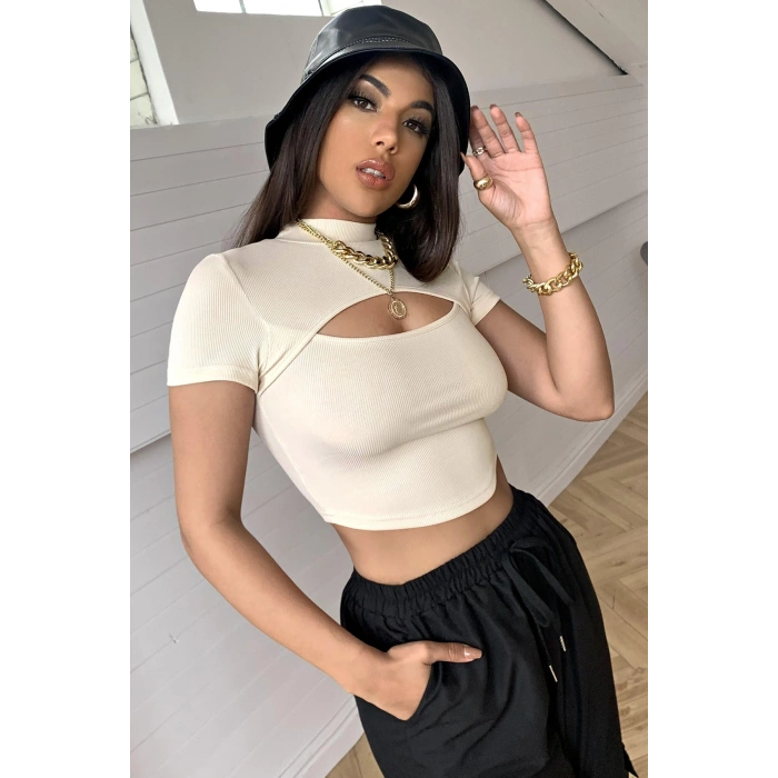 Kadın Ekru Göğüs Dekolteli Yarım Kollu Cut Out Crop Top Bluz