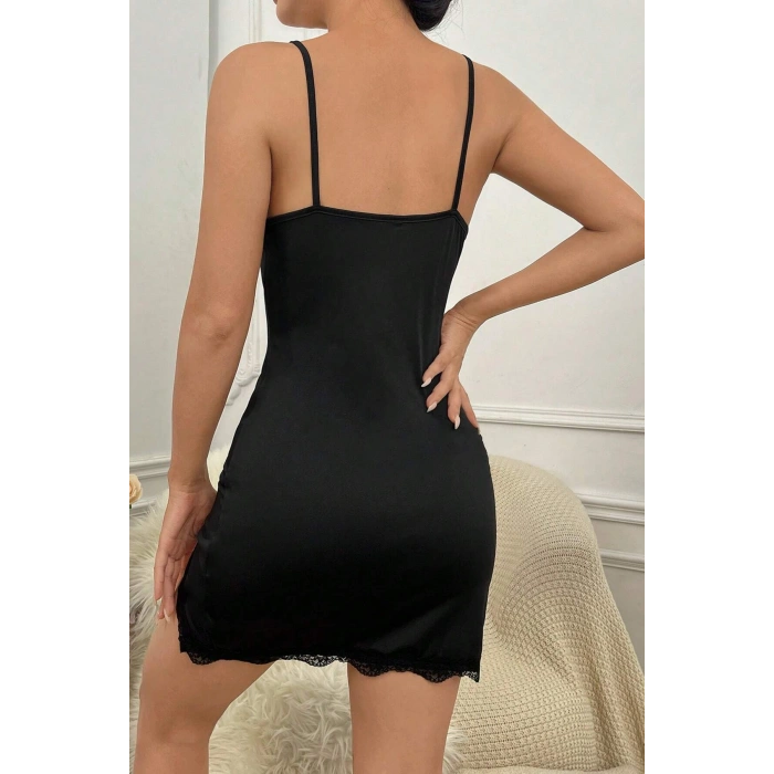 Kadın Siyah Göğsü Ve Bacakları Dantelli Yırtmaçlı Şık Gecelik