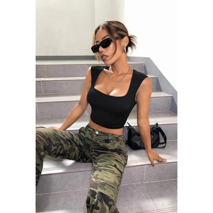 Kadın Siyah Kare Yaka Kalınlaşan Omuz Detaylı Crop Top Bluz