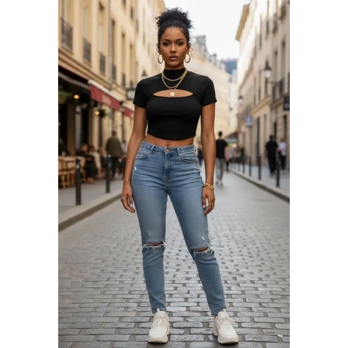 Kadın Siyah Modern Fit Göğüs Dekolteli Yarım Kollu Cut Out Crop Top Bluz