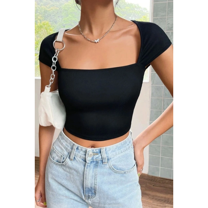 Kadın Siyah Modern Fit Kare Yaka Yarım Kol Göğüs Dekolteli Crop Top Bluz