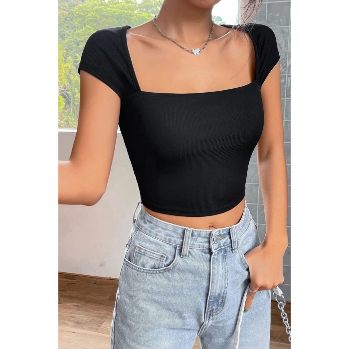 Kadın Siyah Modern Fit Kare Yaka Yarım Kol Göğüs Dekolteli Crop Top Bluz