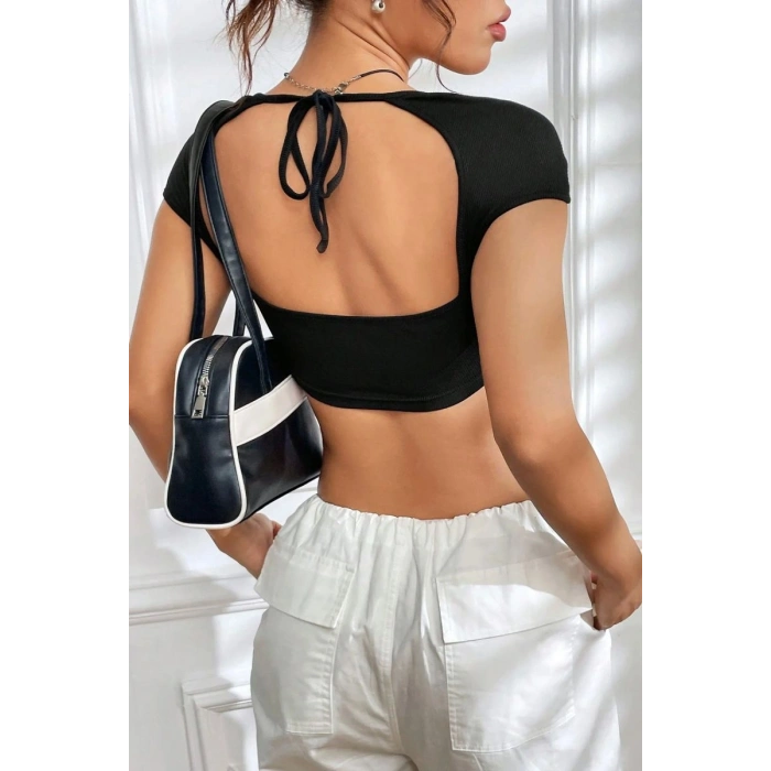 Kadın Siyah Modern Fit Sırt Dekolteli Boyundan Bağlamalı Yarım Kol Crop Top Bluz