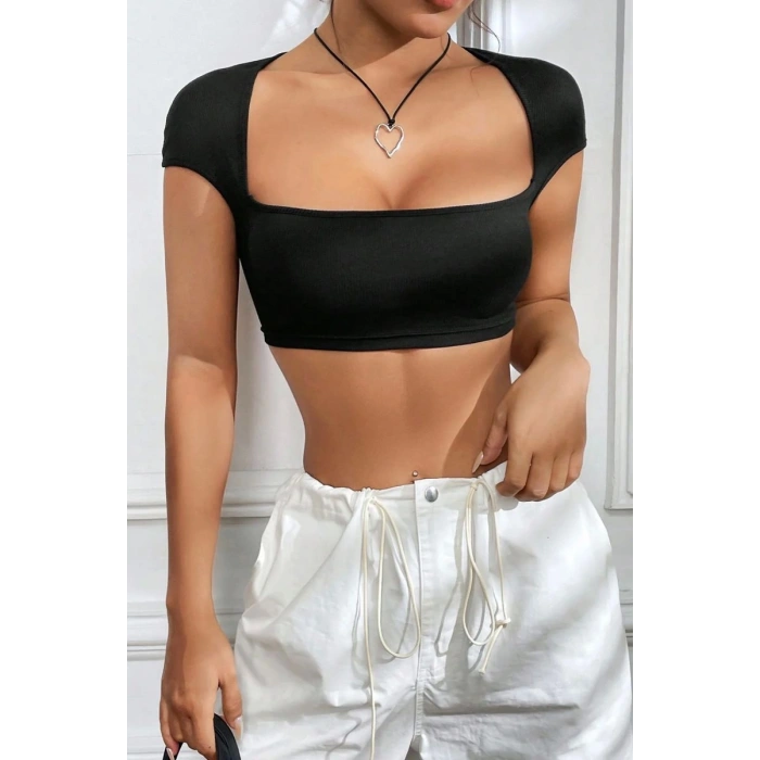 Kadın Siyah Modern Fit Sırt Dekolteli Boyundan Bağlamalı Yarım Kol Crop Top Bluz