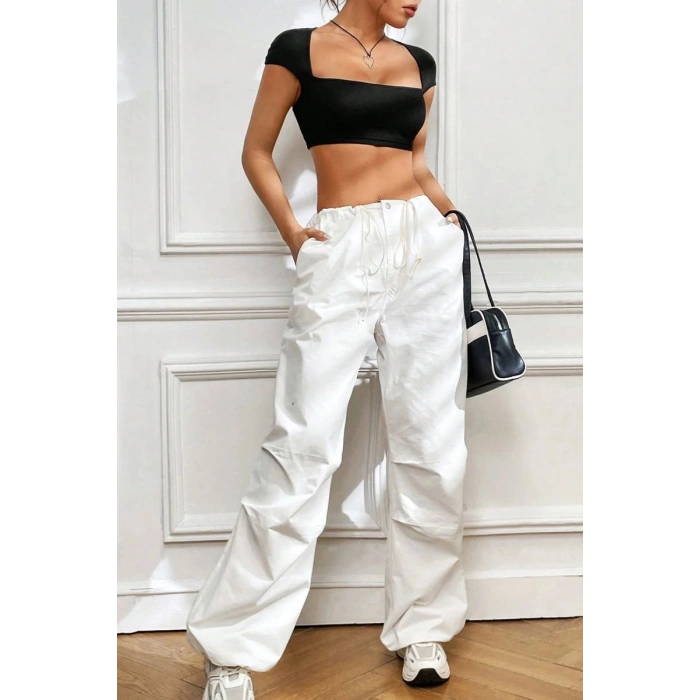 Kadın Siyah Modern Fit Sırt Dekolteli Boyundan Bağlamalı Yarım Kol Crop Top Bluz
