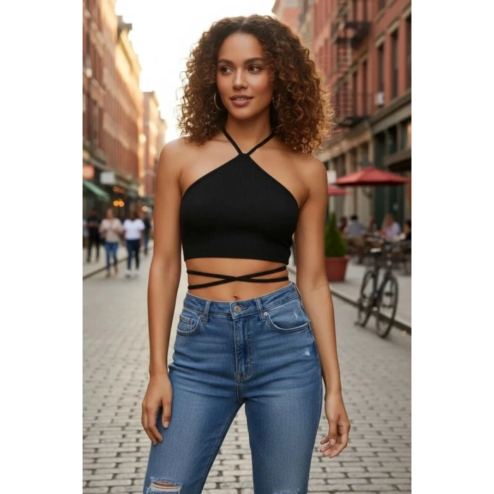 Kadın Siyah Modern Fit Sırtı Açık Boyundan Çapraz Bağlamalı Crop Top Bluz