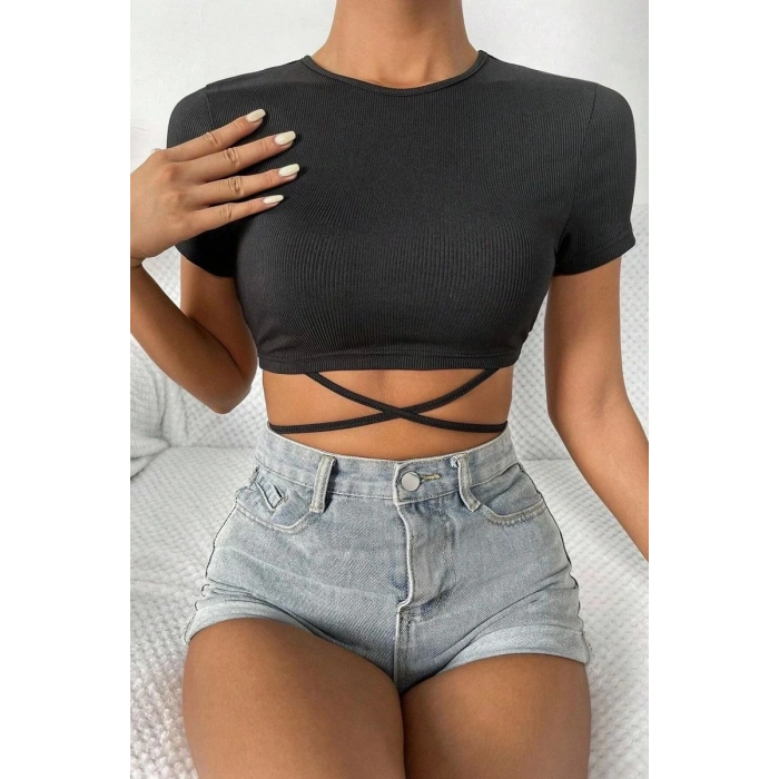 Kadın Siyah Modern Fit Yarım Kol Çapraz Bağlamalı Crop Top Bluz