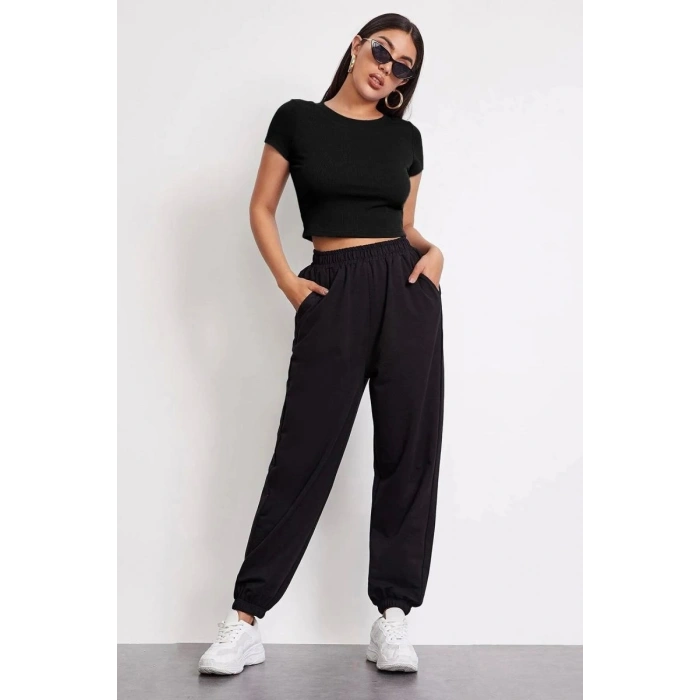 Kadın Siyah Modern Fit Yuvarlak Yaka Yarım Kol Crop Top Bluz