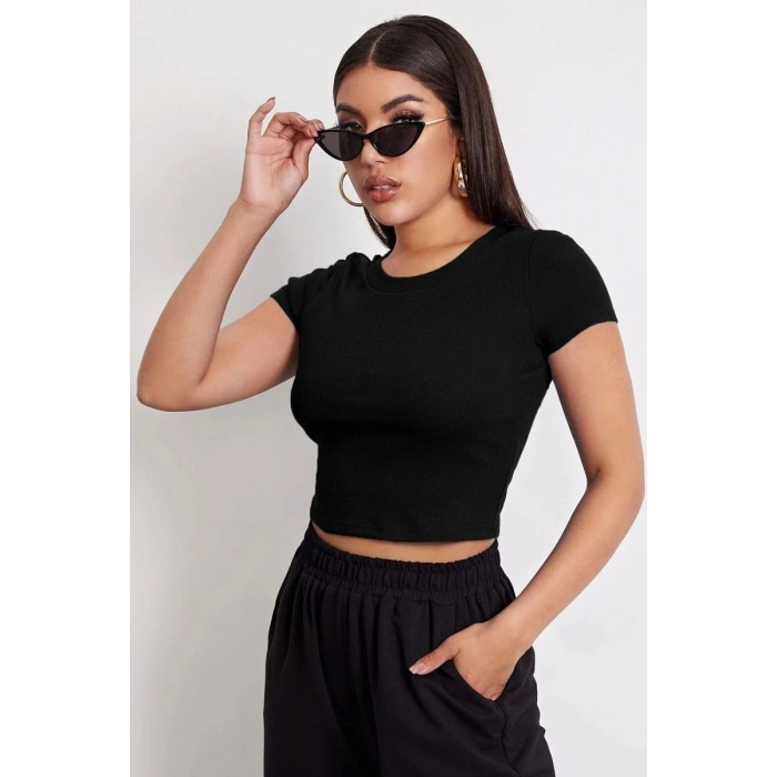 Kadın Siyah Modern Fit Yuvarlak Yaka Yarım Kol Crop Top Bluz