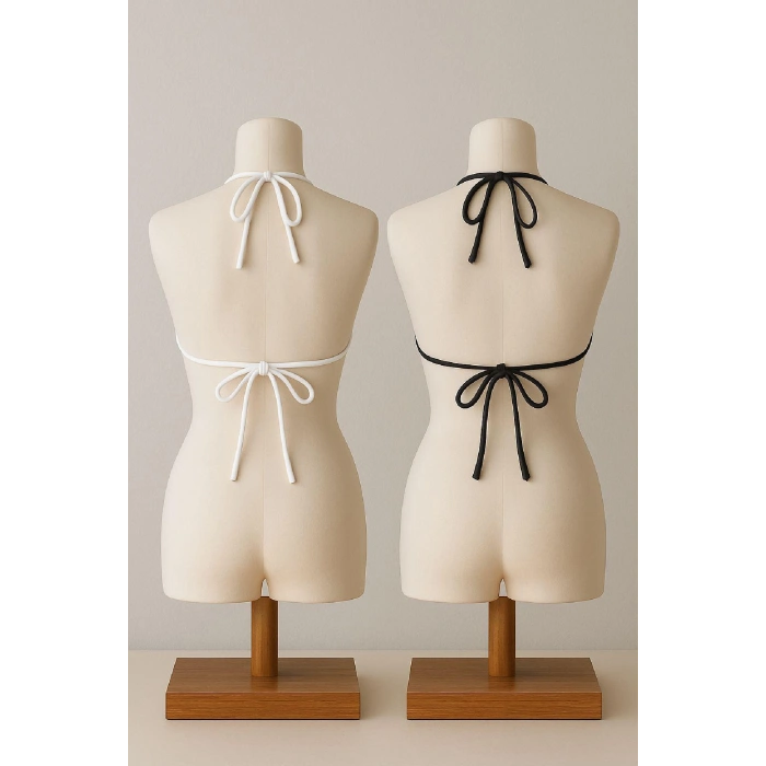 Kadın Siyah Ve Beyaz Minimal Kesim Üçgen Bikini Üstü