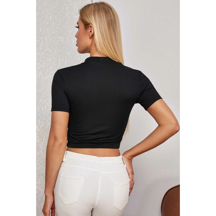 Kadın Siyah Yarım Fermuarlı Ve Kısa Kollu Crop Top Bluz