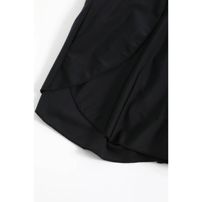 Kadın Siyah Yırtmaçlı Etek Görünümlü Şık Deniz Şortu