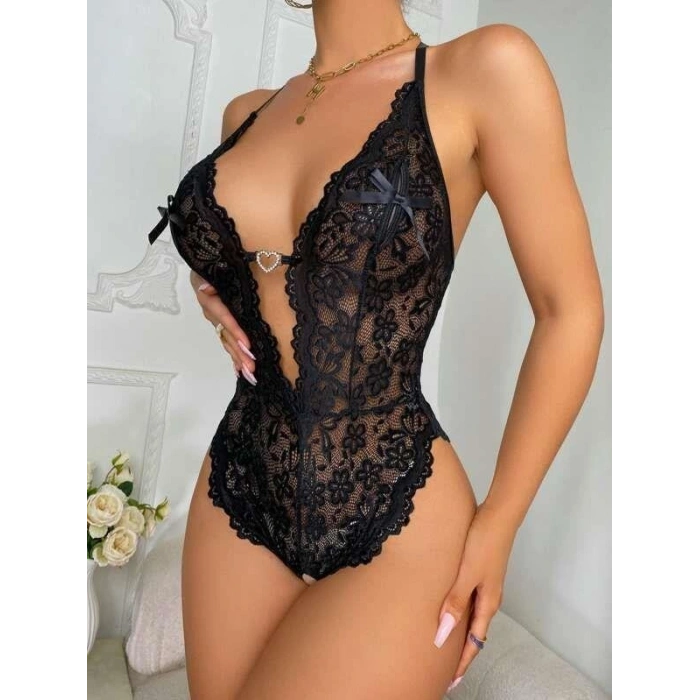 Metal Kalp Aksesuarlı Fantezi Dantelli Siyah Body