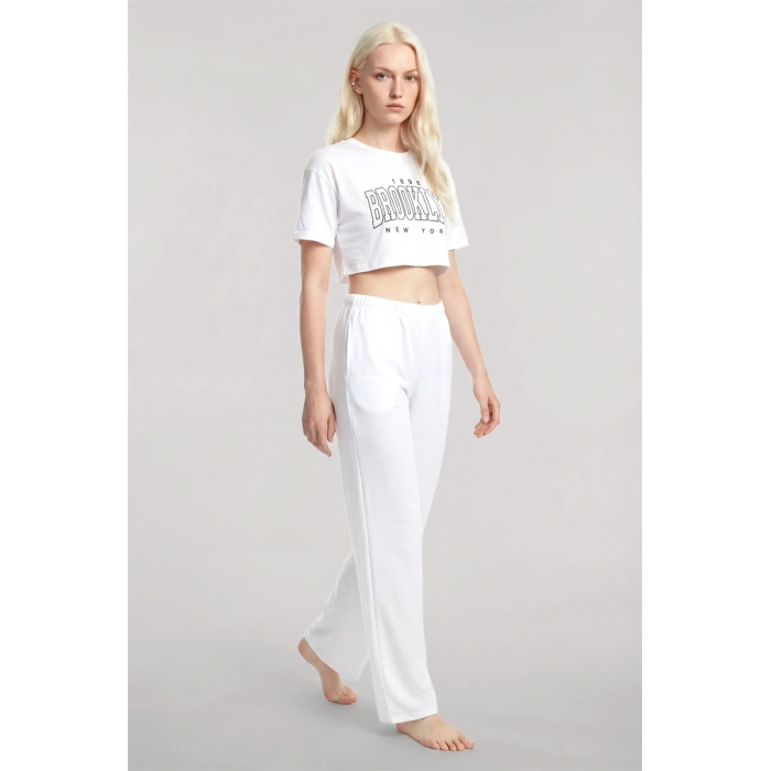 Moda Kadın Beyaz Baskılı Crop T-Shirt Pantolon Takım %100 Pamuk Rahat 2’li Set