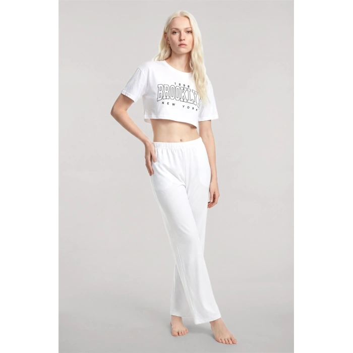 Moda Kadın Beyaz Baskılı Crop T-Shirt Pantolon Takım %100 Pamuk Rahat 2’li Set