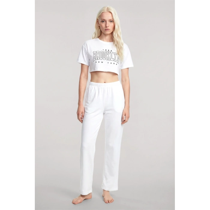 Moda Kadın Beyaz Baskılı Crop T-Shirt Pantolon Takım %100 Pamuk Rahat 2’li Set