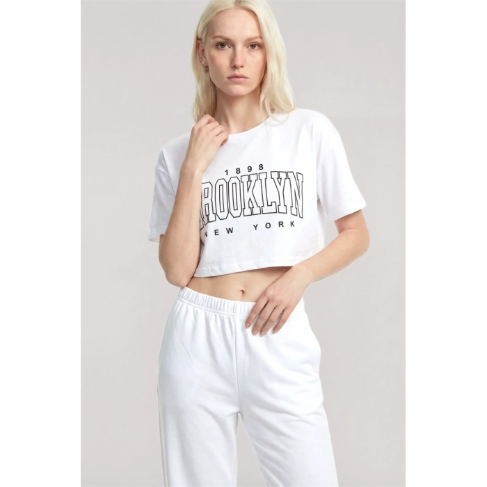 Moda Kadın Beyaz Baskılı Crop T-Shirt Pantolon Takım %100 Pamuk Rahat 2’li Set