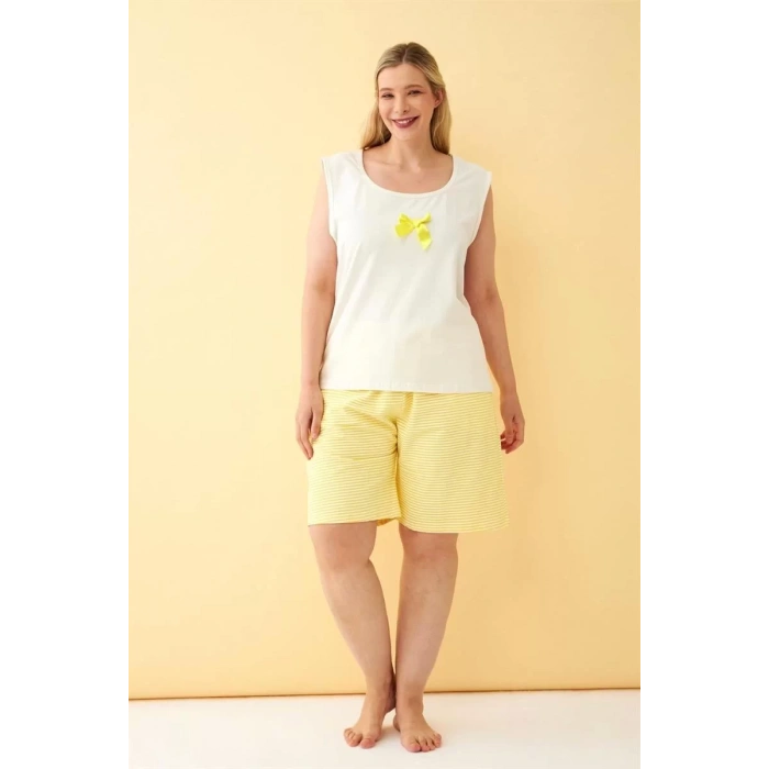Moda Kadın Beyaz Kurdele Detaylı Sarı Çizgili Şortlu Büyük Beden Pijama Takımı