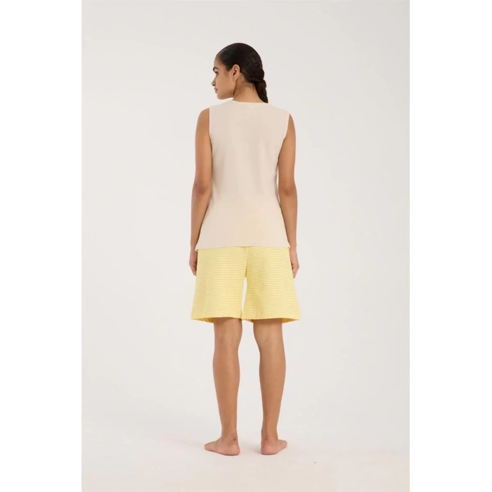 Moda Kadın Beyaz Kurdele Detaylı Sarı Çizgili Şortlu Pijama Takımı