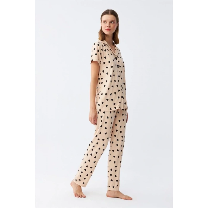 Moda Kadın Krem Rengi Kalp Desenli Önden Düğmeli Pijama Takımı