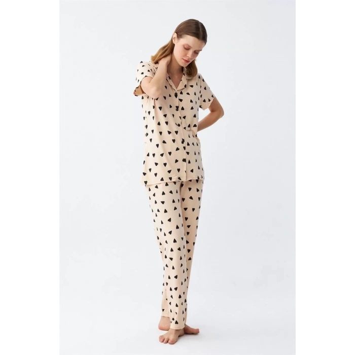 Moda Kadın Krem Rengi Kalp Desenli Önden Düğmeli Pijama Takımı