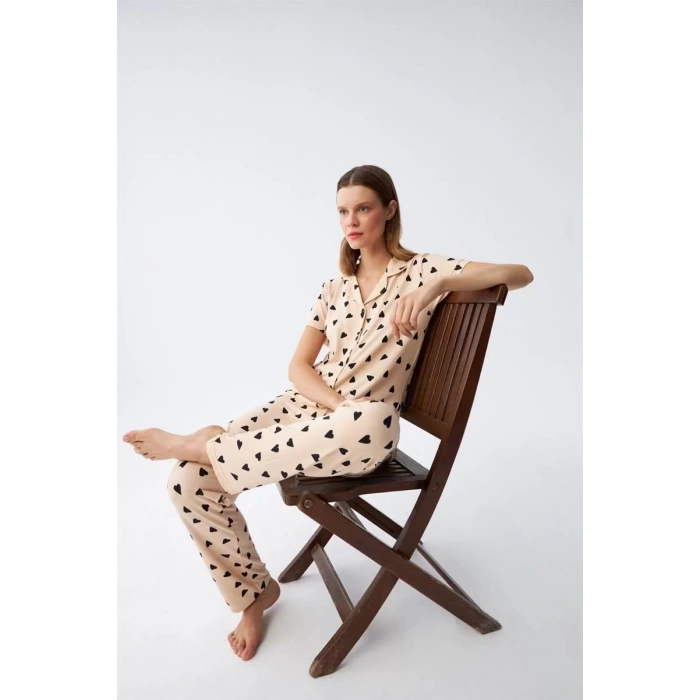 Moda Kadın Krem Rengi Kalp Desenli Önden Düğmeli Pijama Takımı