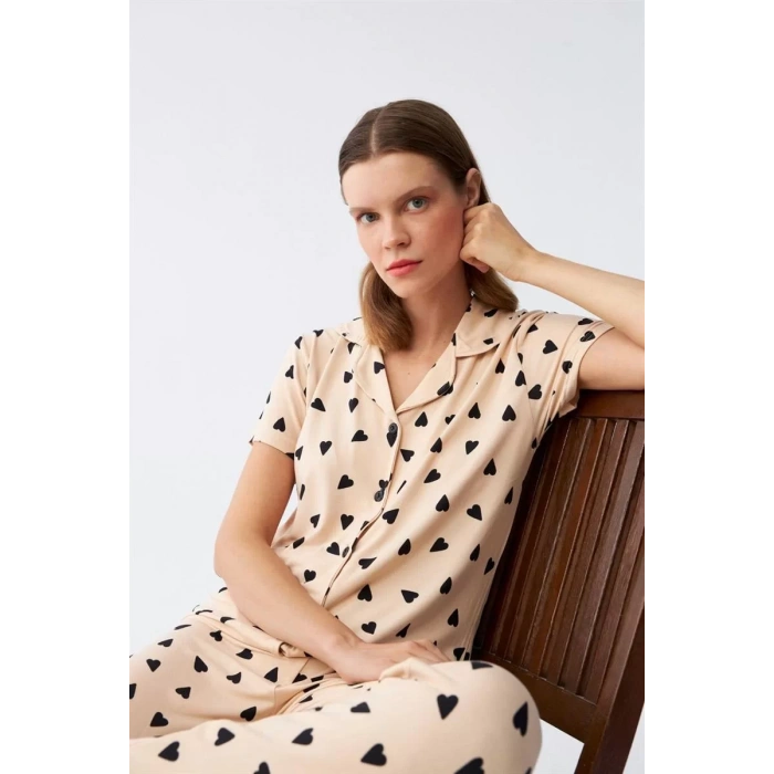 Moda Kadın Krem Rengi Kalp Desenli Önden Düğmeli Pijama Takımı