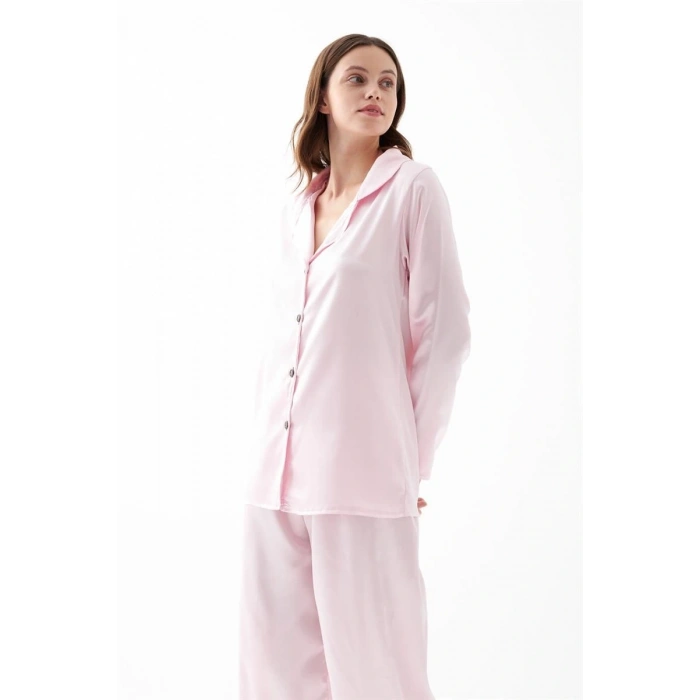 Moda Kadın Pembe Oversize Saten Pijama Takımı – Rahat Kesim Şık Ev Giyim Seti