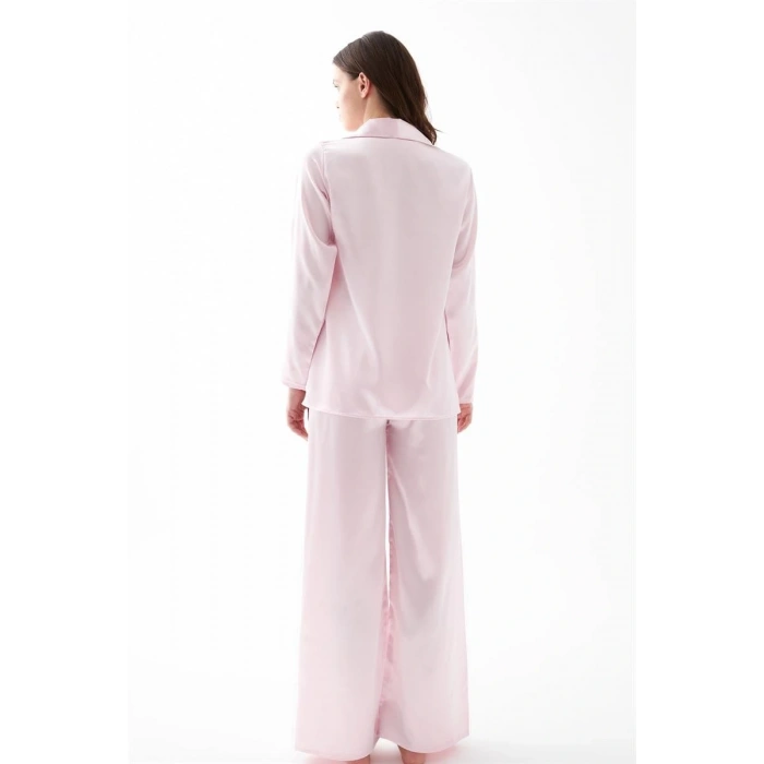 Moda Kadın Pembe Oversize Saten Pijama Takımı – Rahat Kesim Şık Ev Giyim Seti
