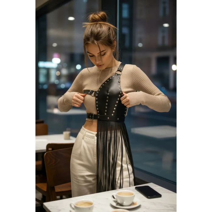 Siyah Etek Deri Zımbalı Asimetrik Püsküllü - Brf1014