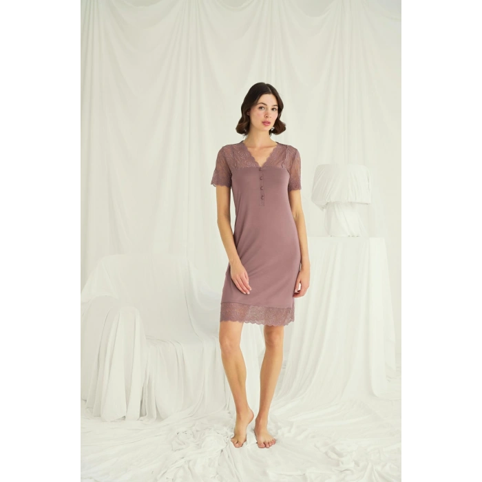 Yakası Kolu Omzu Ve Eteği Dantelli Önü Düğmeli Gecelik