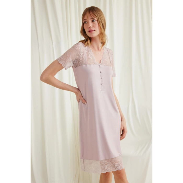 Yakası Kolu Omzu Ve Etek Ağzı Dantelli Önü Düğmeli Gecelik