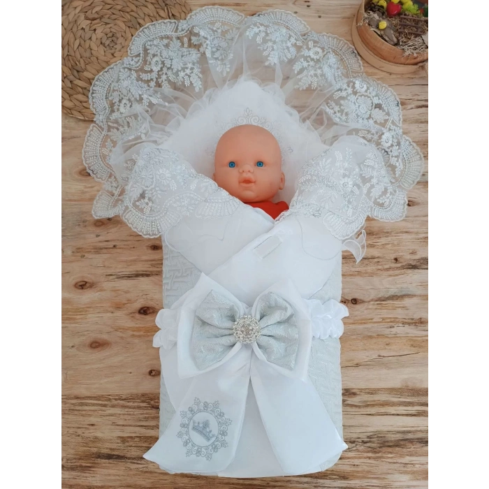 Yenidoğan Titi Taç Nakışlı Plazma Taşlı Güpürlü Çift Fiyonk Duvaklı Trilüks Kundak Bebek Battaniyesi Gümüş