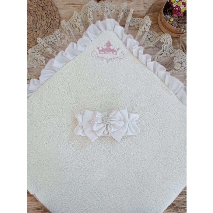 Yenidoğan Wool Yün Kumaş Taç Nakışlı Güpür Duvaklı Fiyonk Prizma Taş Unisex Kundak Bebek Battaniyesi Pembe