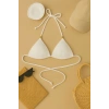 Beyaz Pedli Üçgen Bikini Üstü Halter Bağlamalı Aksesuarlı Esnek Kumaş Kadın Mayo Üstü